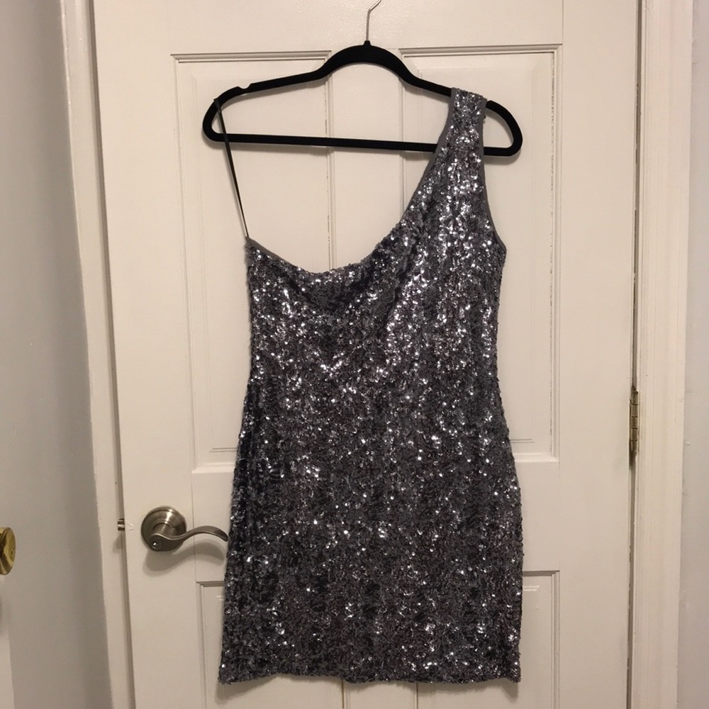 One shoulder grey sequin dress - Picture 2 of 4